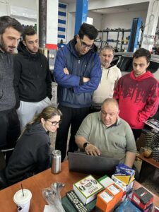 Οι τελειόφοιτοι Μηχατρονικοί της ΣΑΕΚ Αριδαίας, στην Κλινική Αυτοκινήτων του κ. Αντώνη Πετρούση.